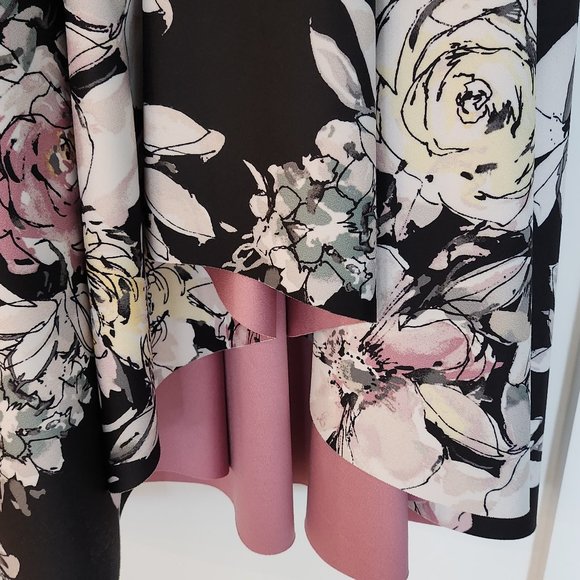 Stunning Floral-Print Fit-and-Flare Dress - Picture 2 of 4